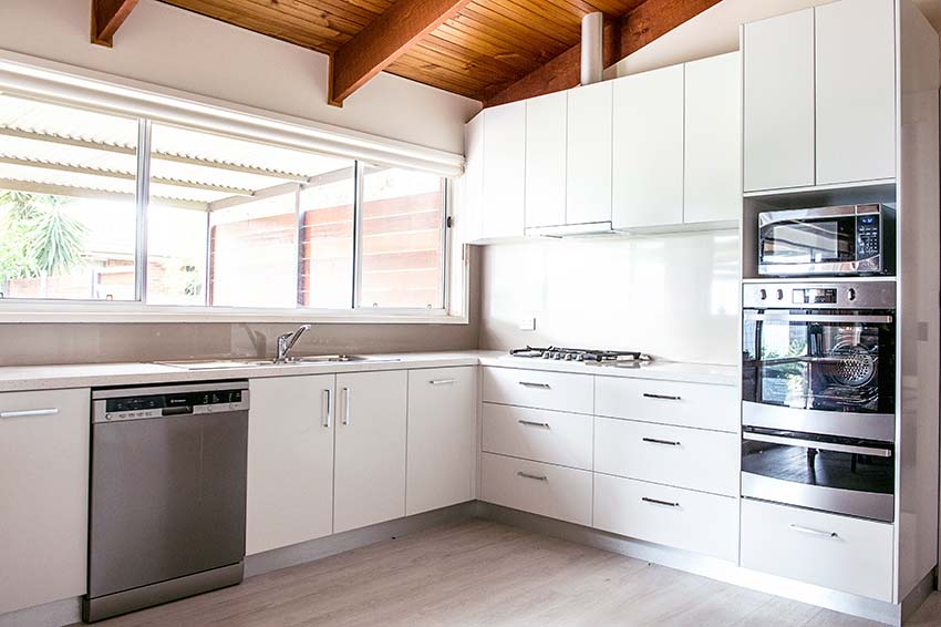 Kitchen cabinets white Albury NSW